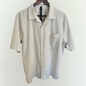 Lululemon Airing Easy Men's Med Button Down Short Sleeve Shirt Grey Casual